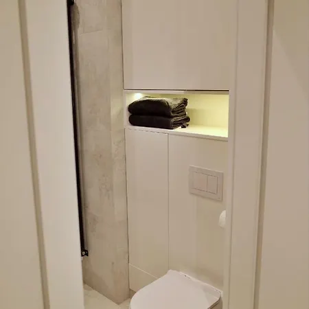 New Comfortable High Quality Apartment, Central, Calm Area F Vat 아파트